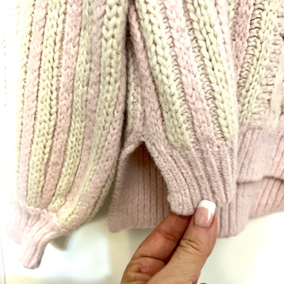 &merci Pink/White Oversized Thick Cable Knit
Sweater Size Small - Picture 3 of 7